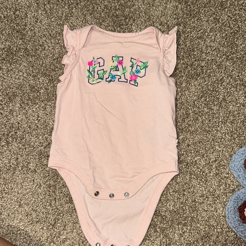 GAP short sleeve onsie 3-6 months